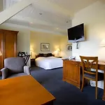 Hotel &