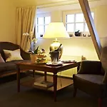 Hotel & 3*