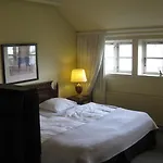 Hotel & 3*