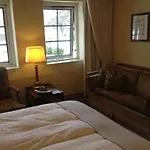 Hotel & 3*