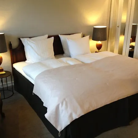 & Hotel