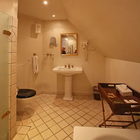 & Hotel