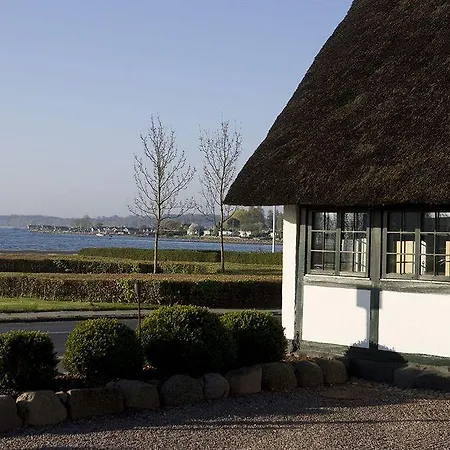 & Hotel 3*