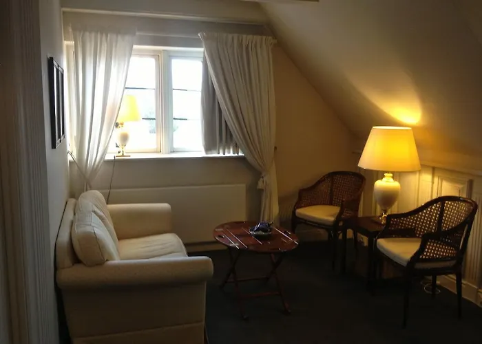 & Szálloda 3*